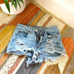 High-waisted Jean shorts